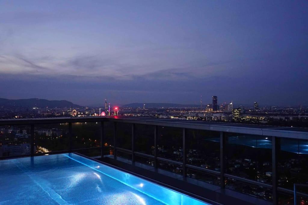 The High-Rise Condo With Pool Bécs Kültér fotó